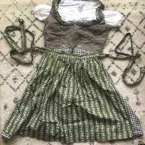 Women’s Drindl with shirt